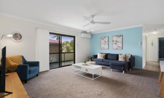 Woorim Apartment | Coastal Retreat: Beachside Gem with Family-Friendly Amenities