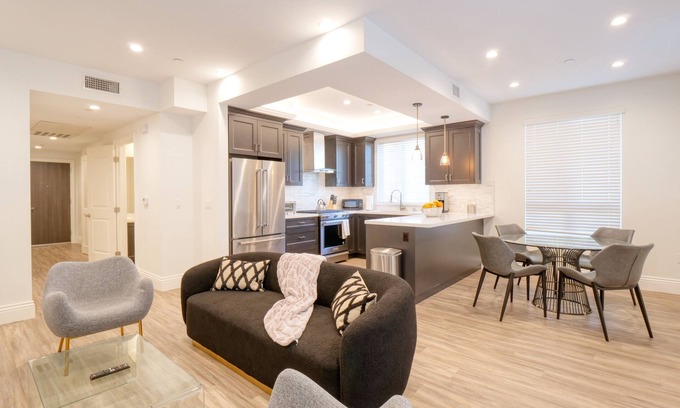 Pico - Robertson Condo | Chic City Views Condo Near Beverly Hills with Kitchen Access