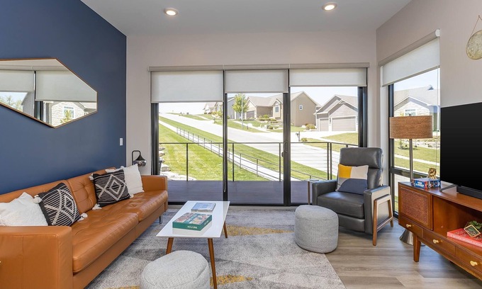 Manhattan Condo | Stylish Condo Near Colbert Hills Golf & Downtown Manhattan