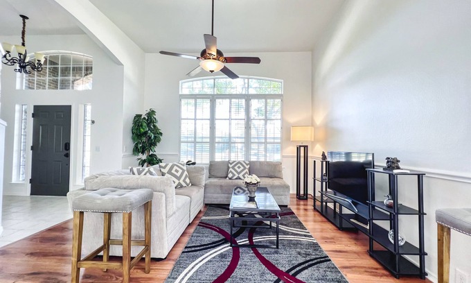 Plano House | Pet-Friendly Retreat Near Highways, Shops & Restaurants