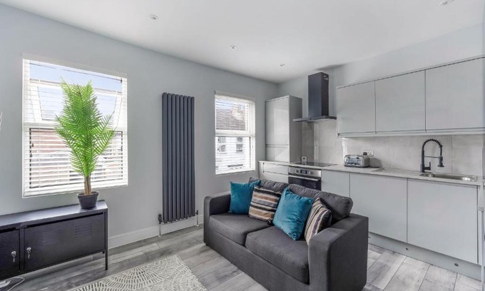 Selhurst Apartment | Modern Croydon Apartment - Central Access to London & Gatwick