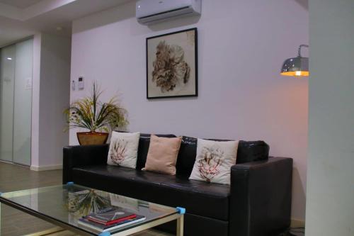 Liverpool Apartment | Stylish 2 Bed, 2 Bath Apartment with Pool in Liverpool