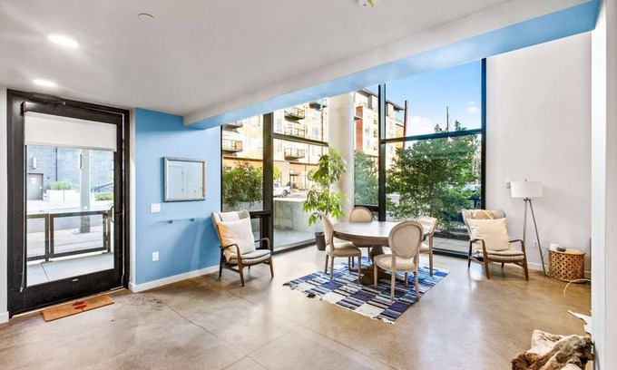 Downtown Apartment | Stylish Comfort in Downtown Redmond with Spa & Pet-Friendly Perks