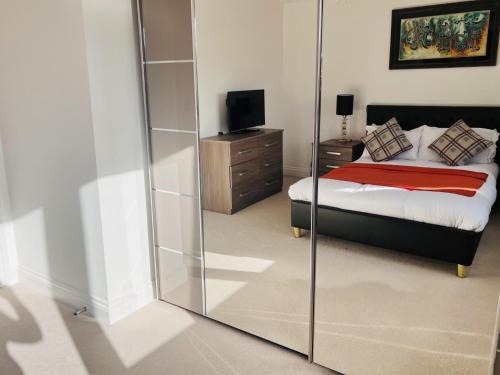 Reading House | Prime Double Room with Private Bath in Central Reading