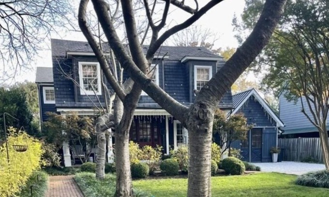 Eastport House | Elegant Eastport Entertaining Dream House with Ocean View