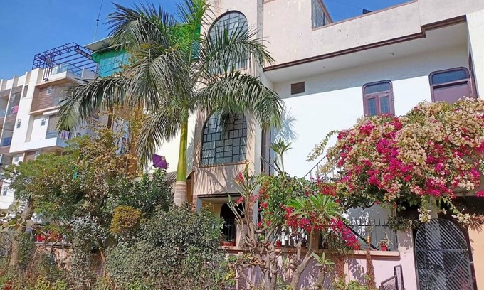 Jaipur House | Budget-Friendly Stay in the Pink City with Family Amenities