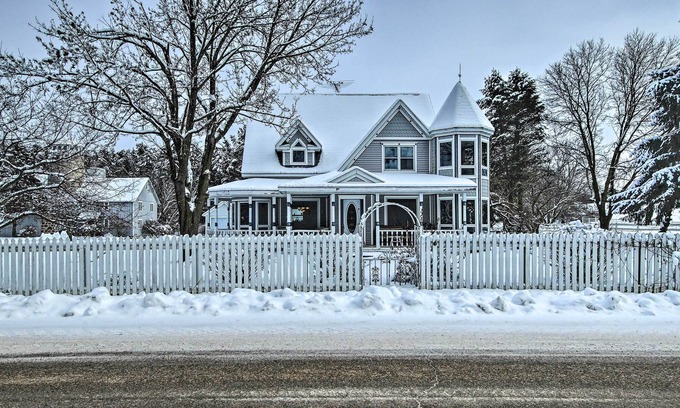 Shawano House | Elegant Estate ~ 16 Mi to Shawano Lake!