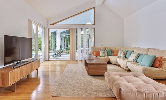 Sao Pedro de Penaferrim House | Ideal Family Retreat with Pool, Minutes from Golf & Sintra