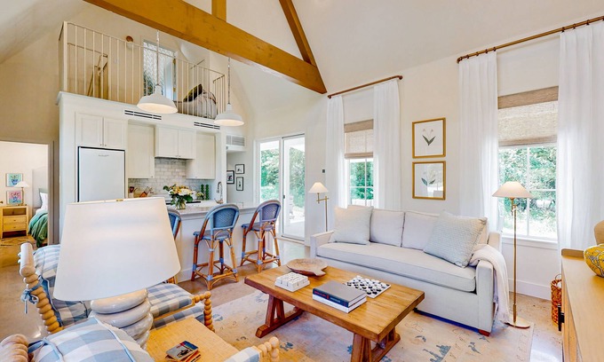 Brenham Cottage | Charming Farmhouse-Style Cottage with Spa & Loft Retreat