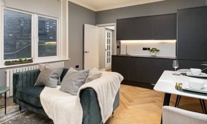 Queen's Gate Apartment | Chic Flat in the Heart of London - 8.8/10 Guest Rated