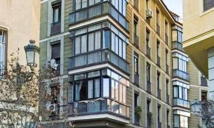 Palacio Apartment | Discover Madrid: Accessible Elegance with Kitchen Amenities