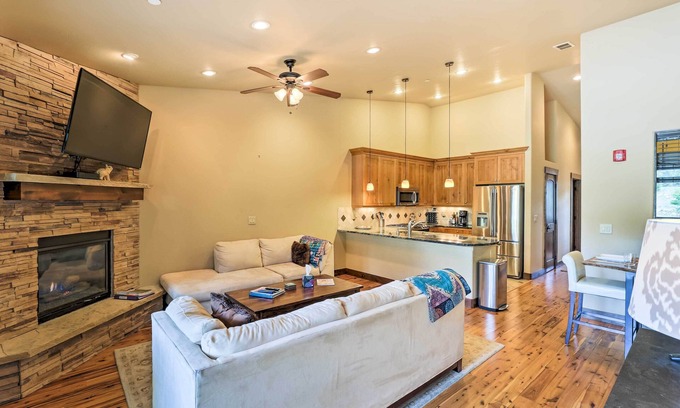 Frisco Condo | Elegant Frisco Condo with Private Hot Tub & Scenic Views
