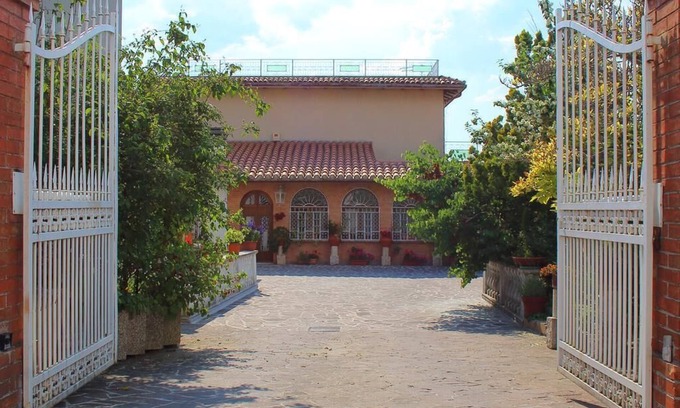 Gualdo Tadino House | Charming Guesthouse with Ocean View in Historic Center