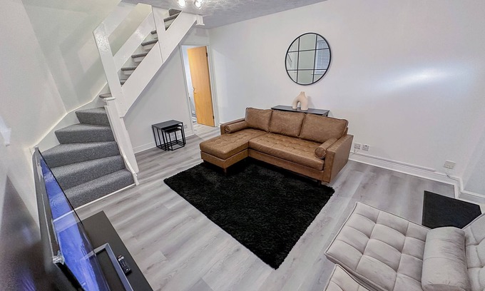 Wavendon House | Inviting Home in Milton Keynes: Family-Friendly Amenities