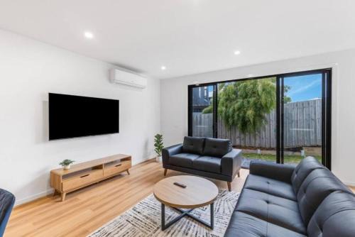 Highton House | Modern Highton Home with Breathtaking City Views