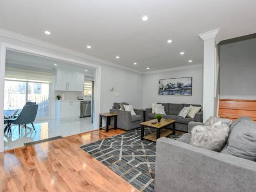 Lisgar Apartment | Stylish 5BDR Retreat in Mississauga, Pet & Child Friendly