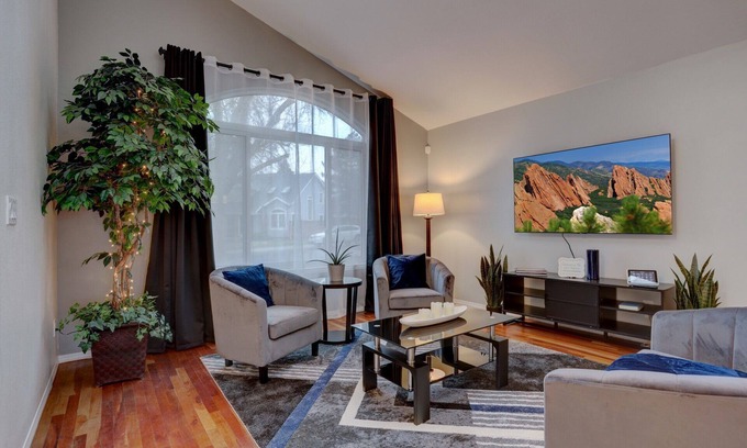 Roxborough House | Serene Home in the Foothills: 10/10 Guest Rated Retreat