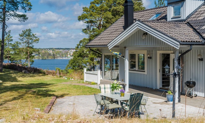 Gashaga House | Elegant Home with Sea View, Garden & Spa Amenities