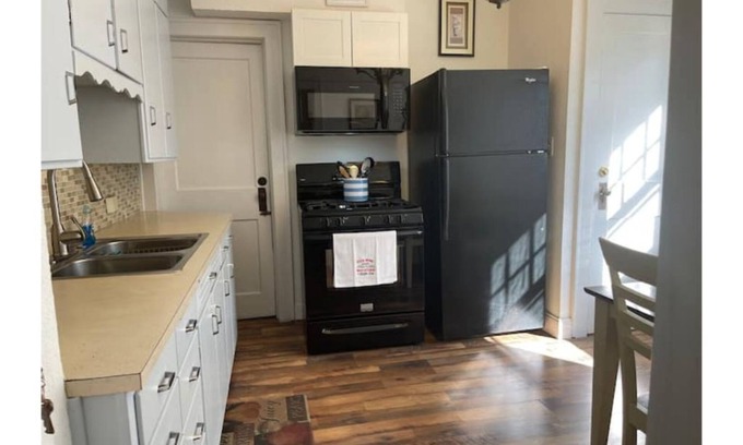 Two Rivers House | Inviting Home Near Lake Michigan & Lambeau Field with Spa