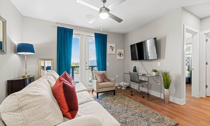 Fort Worth Apartment | Elegant King Bed Apt w/Pool + Gym + Free Parking