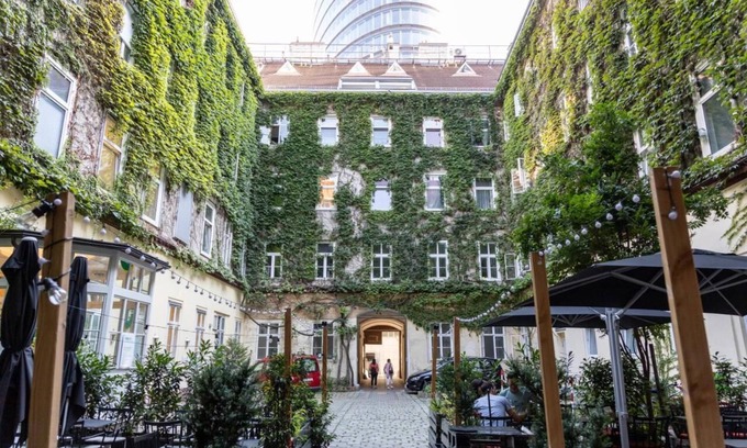 Leopoldstadt Apartment | Elegant living: 130 sqm of Charm, Ideal Location, Style and Functionality