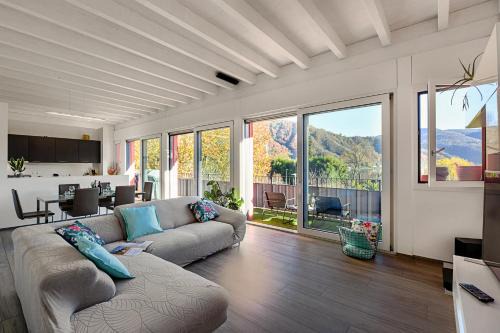 Caslano Apartment | Scenic Lugano Lake View Retreat - Ideal for Families