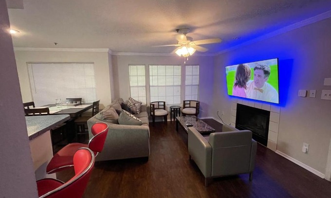 North Druid Hills Apartment | Elegant 2 BD Suite with Pool & Kitchen - Family Friendly Stay