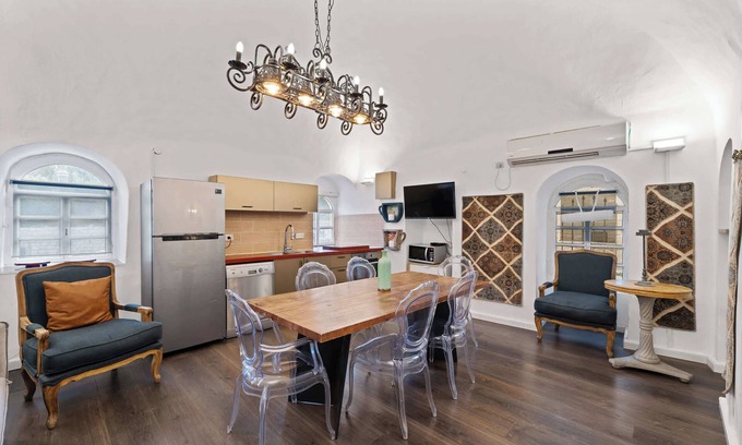 Mahane Israel House | Premier 5BD Home in Mamilla with Citadel Views