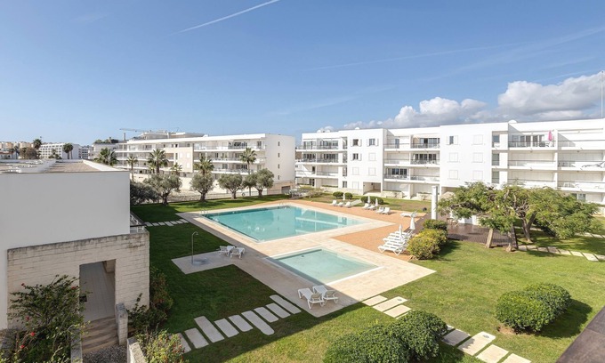 Telheiro Apartment | Ideal Retreat with 2 Bedrooms, Pool & Incredible 9.8 Rating