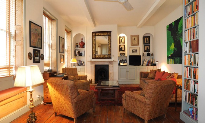 Holborn and Covent Garden Apartment | Stylish Neal Street Flat with Breakfast & Family Amenities