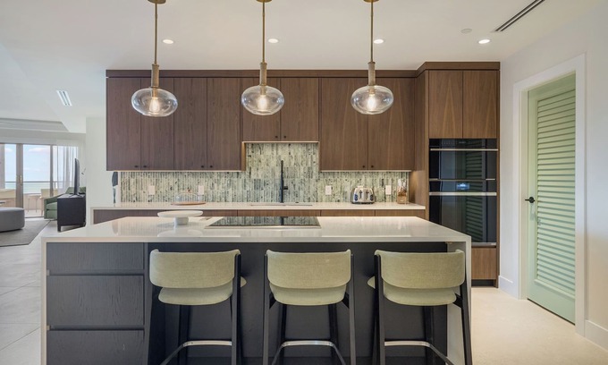 Seven Mile Beach Condo | Oceanfront Condo at The Ritz-Carlton Near the Beach