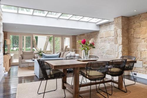Paddington House | Elegant Paddington Sandstone Cottage with Child-Friendly Amenities