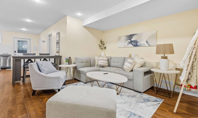 North London Apartment | Private Apartment with Full Kitchen Steps from Downtown London
