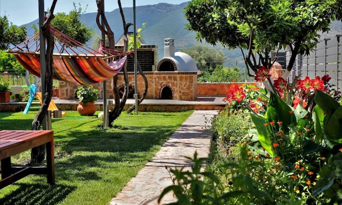 Igoumenitsa Apartment | Tranquil Oceanfront Retreat with Guest Rated 9.8/10