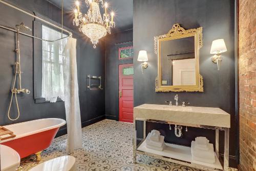 New Orleans House | Stylish Renovated House with Inviting Courtyard Oasis