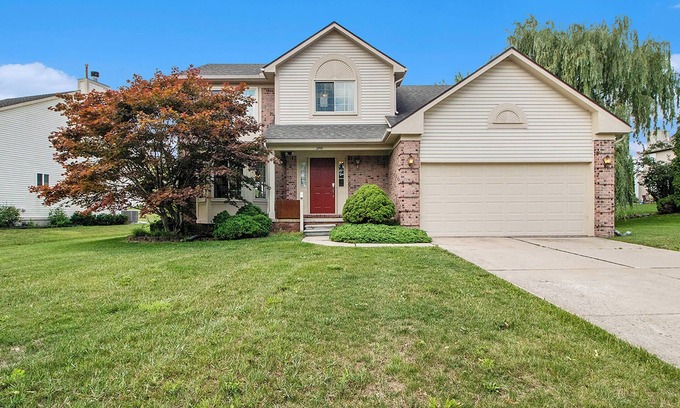 Ann Arbor House | Exceptional Residence Near UM Stadium with Pool and Spa