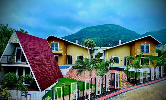 Rajgurunagar Villa | Discover Elegant Resort and Health Club with Pool & Hot Tub