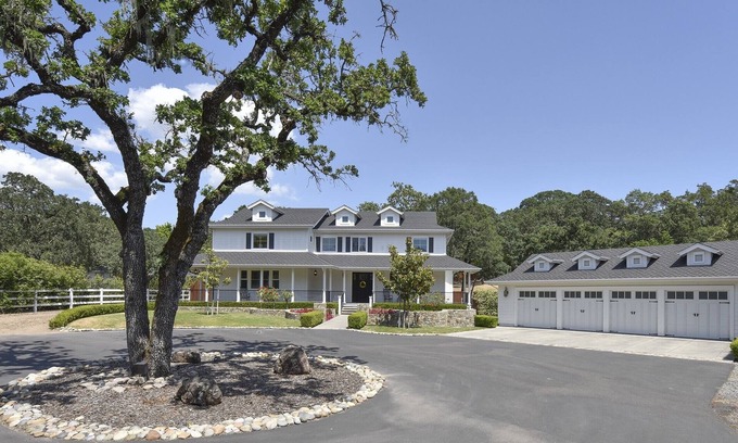 Sonoma House | Elegant Getaway in Sonoma's Wine Country for Families