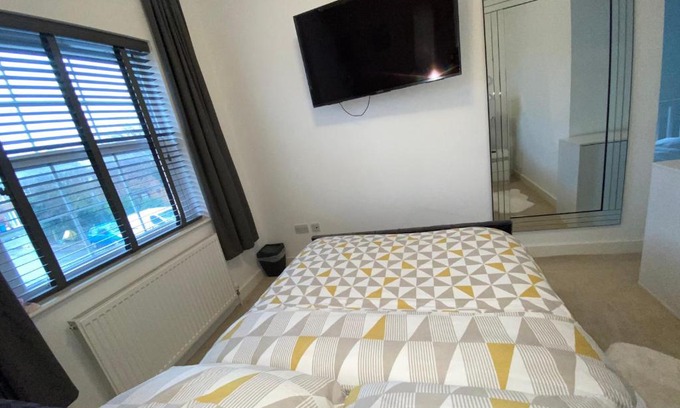 Sittingbourne House | Stylish Room with Kitchen - Guest Rated 9/10