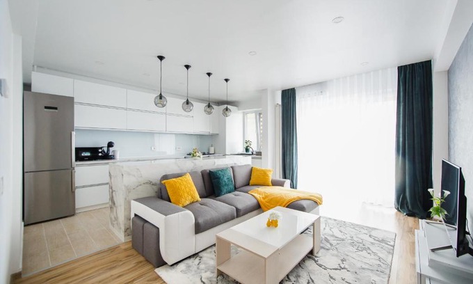 Oradea Apartment | Stylish Central Apartment - Wheelchair Accessible & Family-Friendly