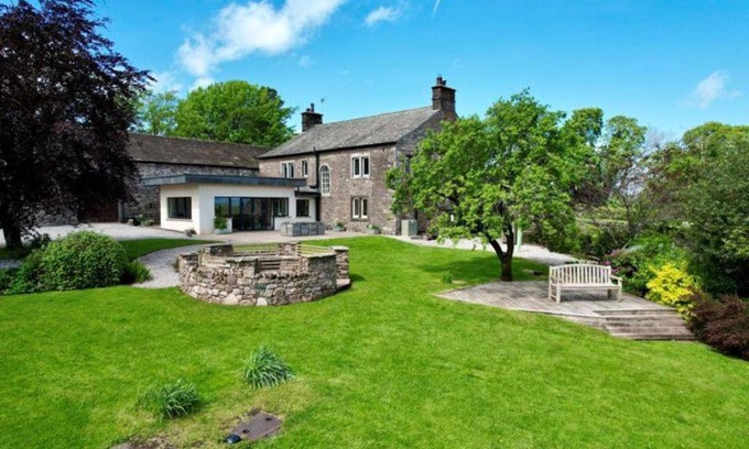 Penrith House | Elegant Farmhouse with Breathtaking Views & Family-Friendly Amenities