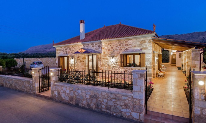 Katsifariana Villa | Designer Villa Anerocurù: Gardens, BBQ & Oceanfront Bliss
