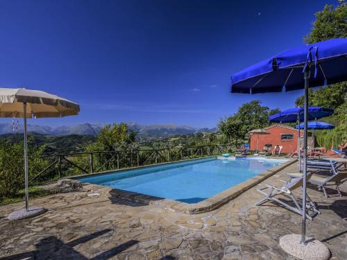 Monte San Martino Apartment | Beautiful Apartment with Pool by Sibillini Mountains