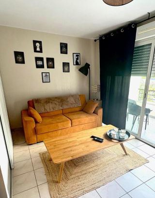 Libourne Apartment | Elegant Studio in Libourne