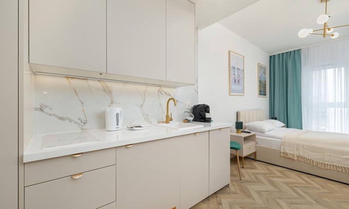 Poznan City Center Apartment | Stylish Studio in Poznań with Family-Friendly Amenities