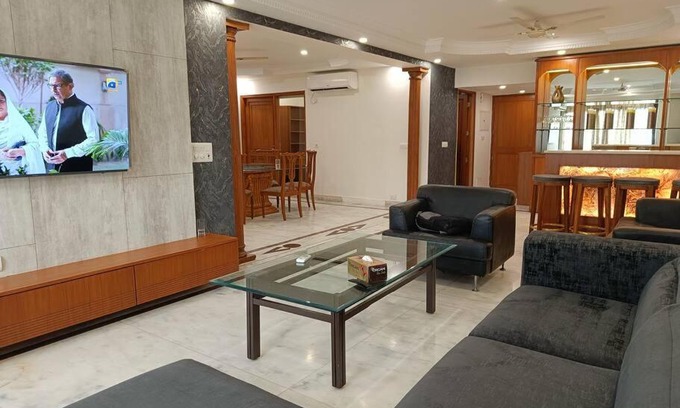 New Delhi Apartment | Pet-Friendly 3 BHK Apartment in Connaught Place - 4 Star