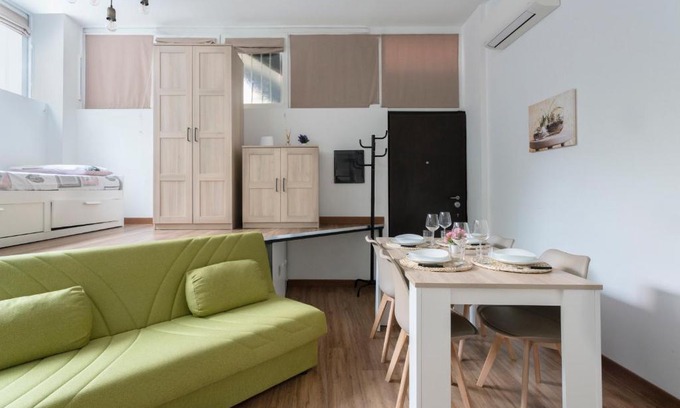 Affori Apartment | Charming Sweet Home Suite - 15 Minutes to Duomo, Milan