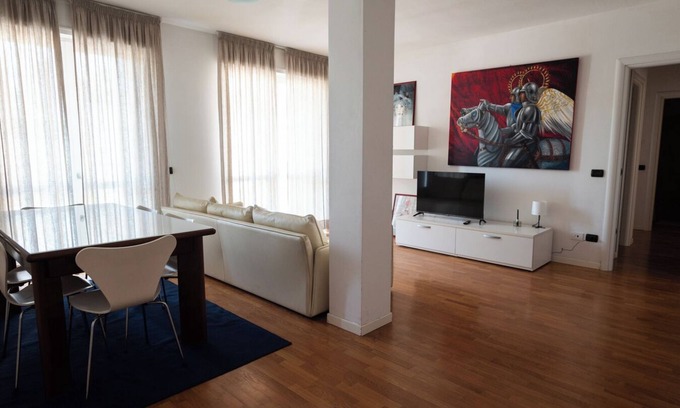 Padenghe sul Garda Apartment | Elegant three-bedroom apartment with pool