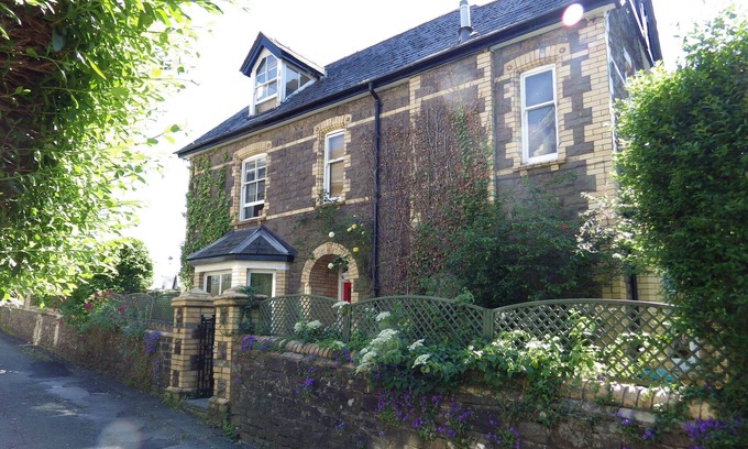 Abergavenny Bed & Breakfast | Elegant Victorian House within walking distance of the town centre