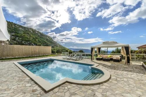 Dubravka Villa | Seaside Villa with Private Pool & Jacuzzi in Dubravka